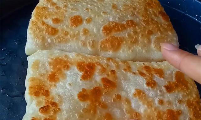 花生和面粉新吃法，一叠一抻，鼓大泡就好，香甜酥脆，做法超简单