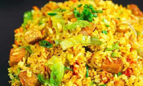 蛋炒饭做错一步就黏糊，蛋黄拌饭是关键，金黄香喷喷全家抢着吃