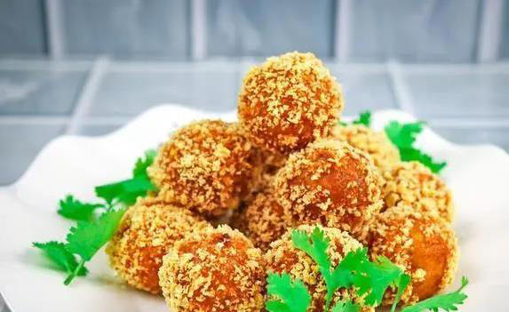 红薯丸子新做法，外酥里软超好吃，3步做出童年味道