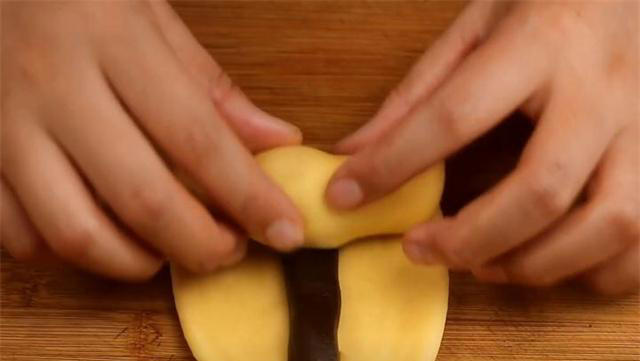 面包的懒人做法，在家轻松做出来，香甜柔软又拉丝，孩子超喜欢