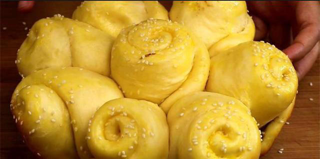 面包的懒人做法，在家轻松做出来，香甜柔软又拉丝，孩子超喜欢