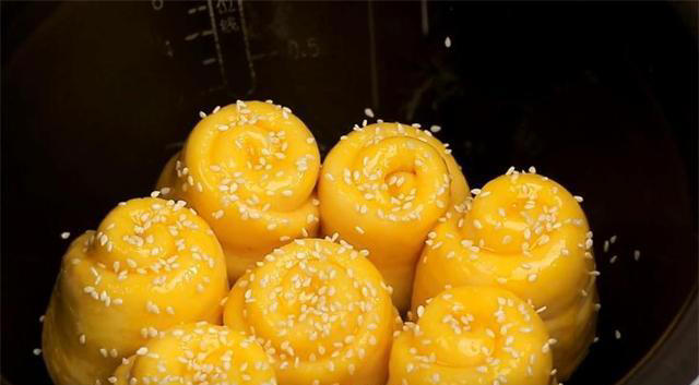 面包的懒人做法，在家轻松做出来，香甜柔软又拉丝，孩子超喜欢