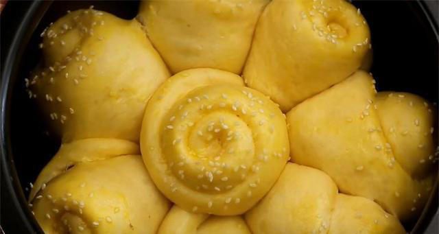 面包的懒人做法，在家轻松做出来，香甜柔软又拉丝，孩子超喜欢