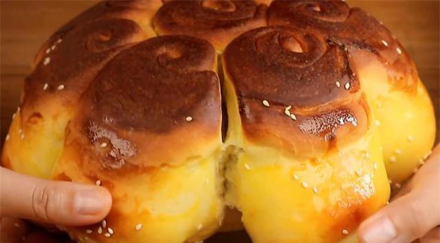 面包的懒人做法，在家轻松做出来，香甜柔软又拉丝，孩子超喜欢