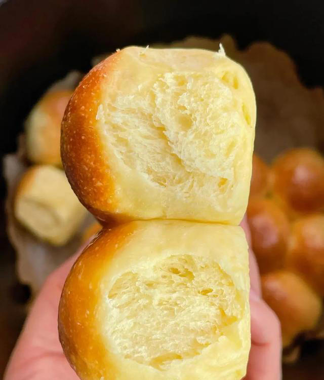 不用揉面，也可以做的空气炸锅面包！松软香甜，软糯拉丝