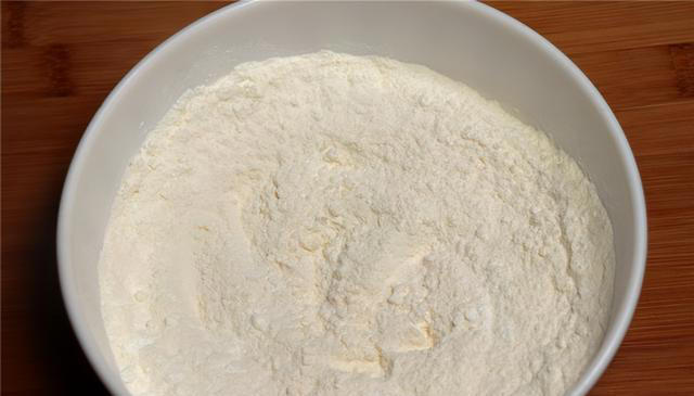 懒人蛋糕做法，不揉也不发面，学会这一招，出锅蓬松又细腻