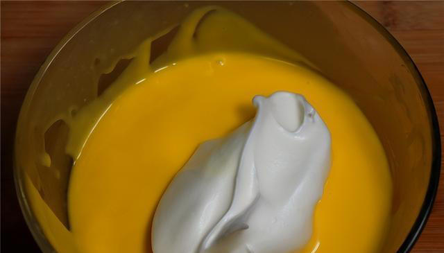 懒人蛋糕做法，不揉也不发面，学会这一招，出锅蓬松又细腻