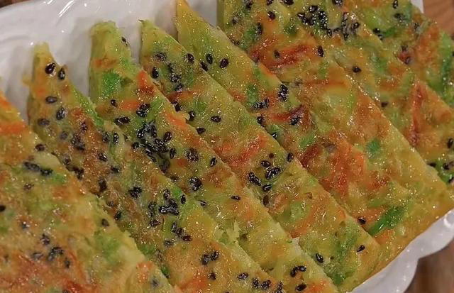在家就能做的蔬菜饼，好吃又健康，轻松就搞定，作为早餐真不错！