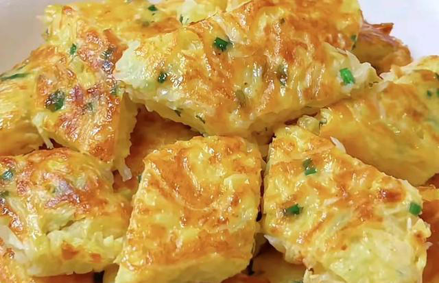 在家就能做的蔬菜饼，好吃又健康，轻松就搞定，作为早餐真不错！