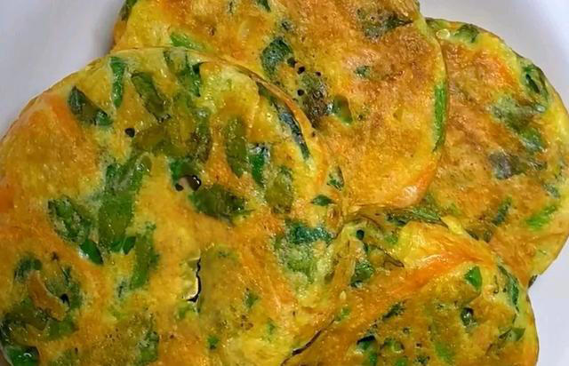 在家就能做的蔬菜饼，好吃又健康，轻松就搞定，作为早餐真不错！