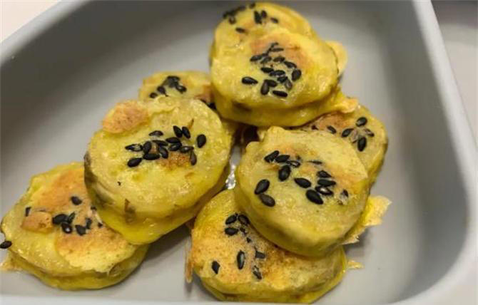 1根香蕉，1把面粉，教你从没吃过的做法，比面包简单，比发糕好吃