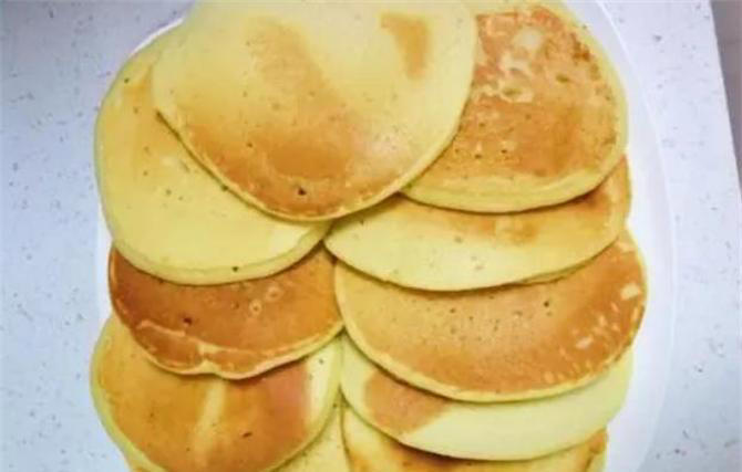 1根香蕉，1把面粉，教你从没吃过的做法，比面包简单，比发糕好吃