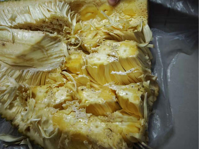 90% 的人都不知道的水果去皮方法！只需找准这些隐藏开关