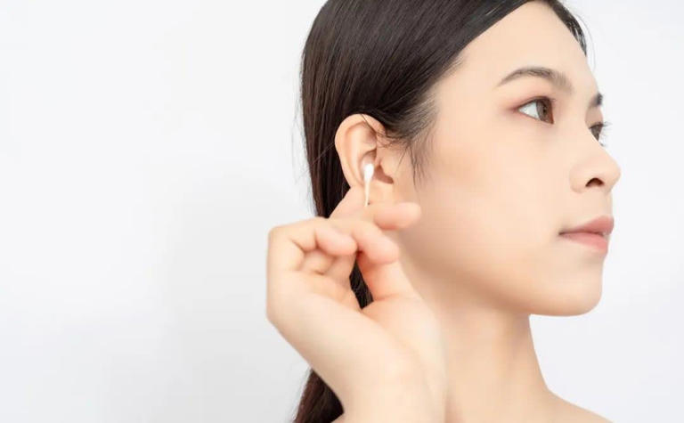 真的想问：耳朵周围黄黄的分泌物，到底是什么？