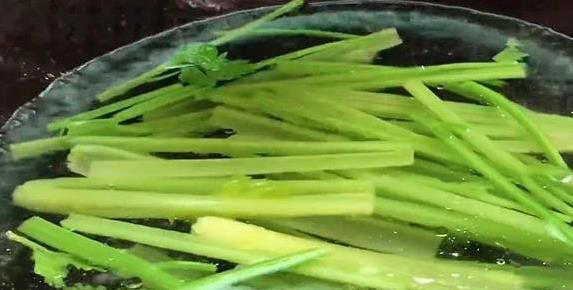 一块豆腐三颗蛋，做出低脂蔬菜饼，7天清爽不长肉？