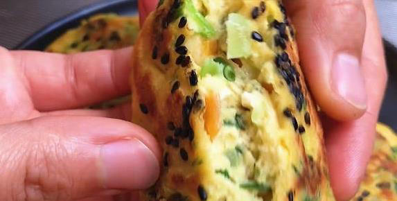 一块豆腐三颗蛋，做出低脂蔬菜饼，7天清爽不长肉？