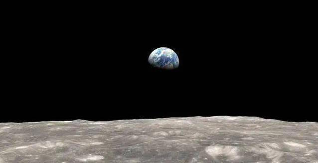 月球上看地球为何吓人？12人亲历，黑暗中孤悬蓝星