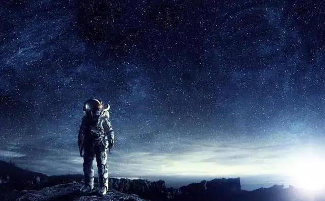 月球上看地球为何吓人？12人亲历，黑暗中孤悬蓝星