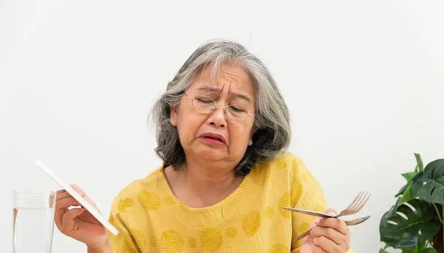 人有没有脂肪肝，看起床就知？脂肪肝的人，起床常有这4个特征