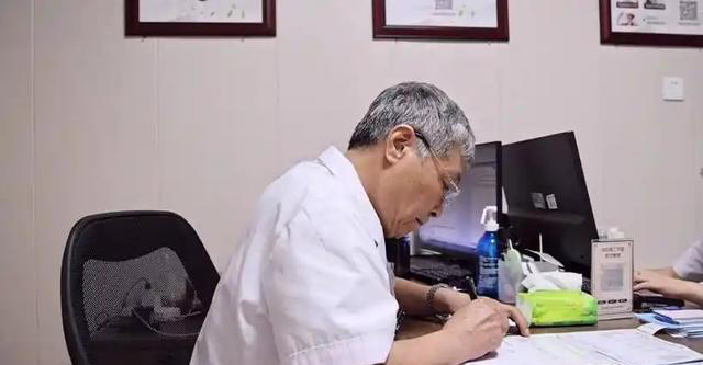 人有没有脂肪肝，看起床就知？脂肪肝的人，起床常有这4个特征