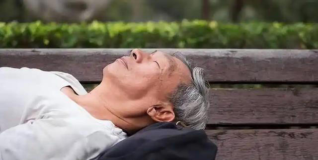 人有没有脂肪肝，看起床就知？脂肪肝的人，起床常有这4个特征