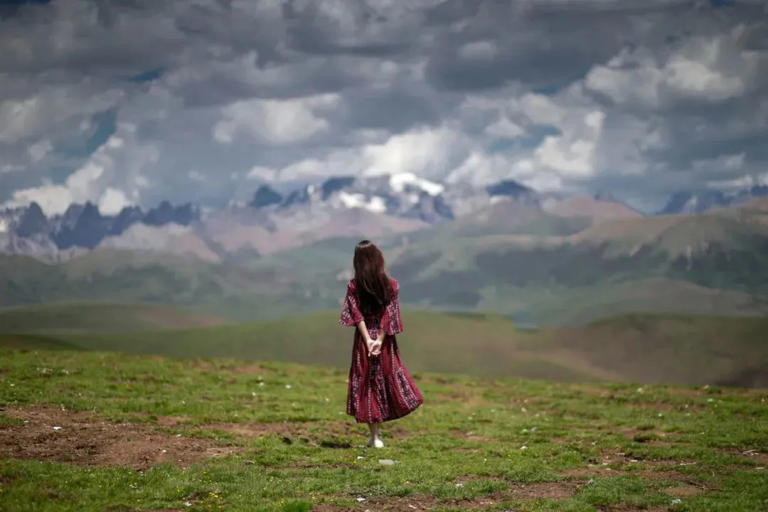 人到中年的夫妻，别高估了枕边人，有两件事你要留个心眼