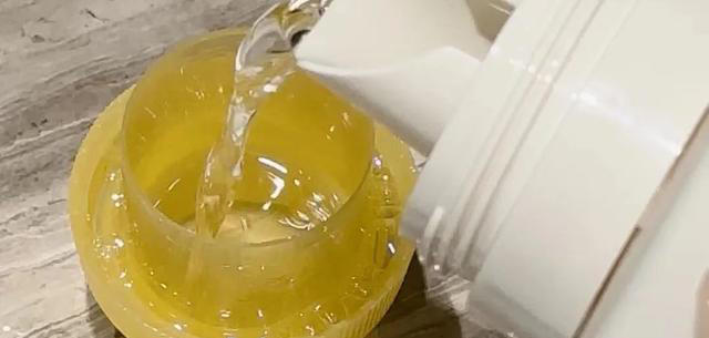 “洗衣粉”和“洗衣液”哪个更好用？看后才明白，原来区别这么大