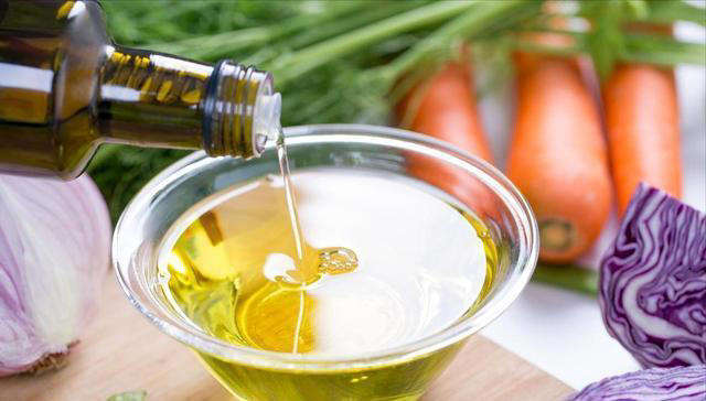 哪种油对身体“最”不健康？是花生油吗？医生：2种油尽量少用