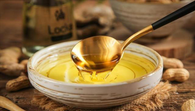 哪种油对身体“最”不健康？是花生油吗？医生：2种油尽量少用