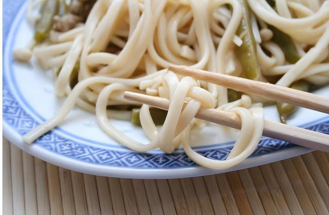 吃面条到底是养胃还是伤胃？协和医生为你解读，涨知识了