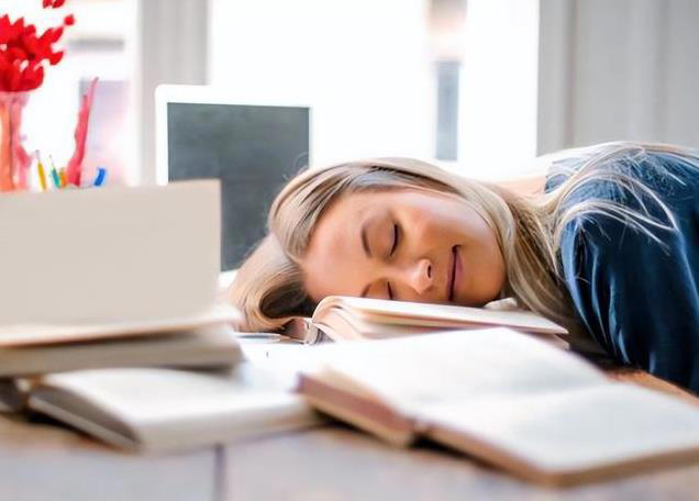 午睡越睡越累？55岁后牢记三不要，健康翻倍