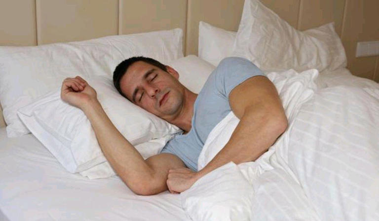 睡不好容易老，建议每天做4件事，安神助眠，帮助改善失眠质量