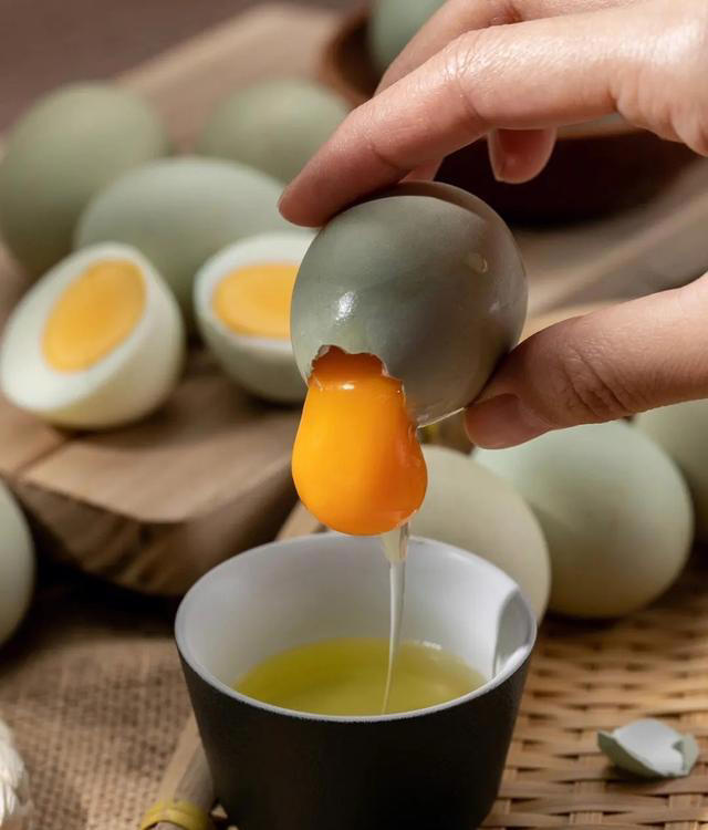 都是鸡蛋：“黄壳、白壳、绿壳”有啥不同？看完以后，可别乱买了
