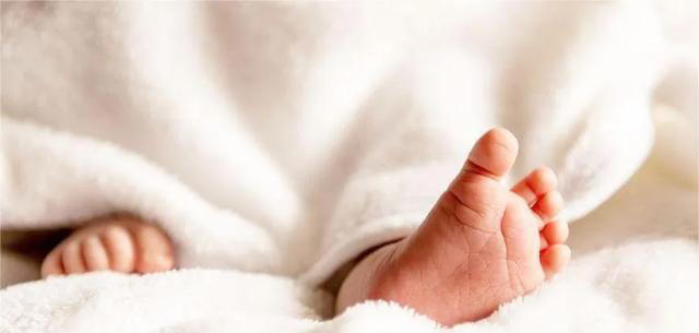 睡觉时把脚尽量露出被窝，这一行为到底有什么作用？