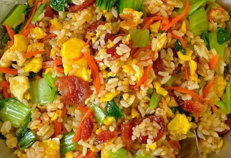 剩饭秒变大餐！6种炒饭做法香翻天，你家常备哪款？