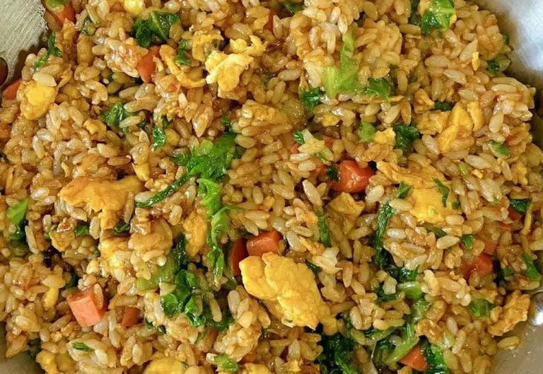 剩饭秒变大餐！6种炒饭做法香翻天，你家常备哪款？