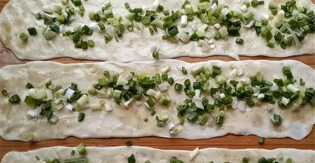 香酥葱花饼，排队20分钟才能买到，自己在家做，这味道都能开店了