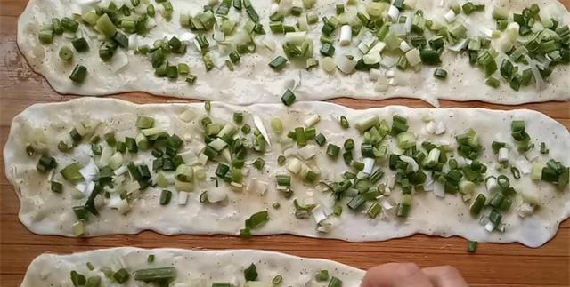 香酥葱花饼，排队20分钟才能买到，自己在家做，这味道都能开店了