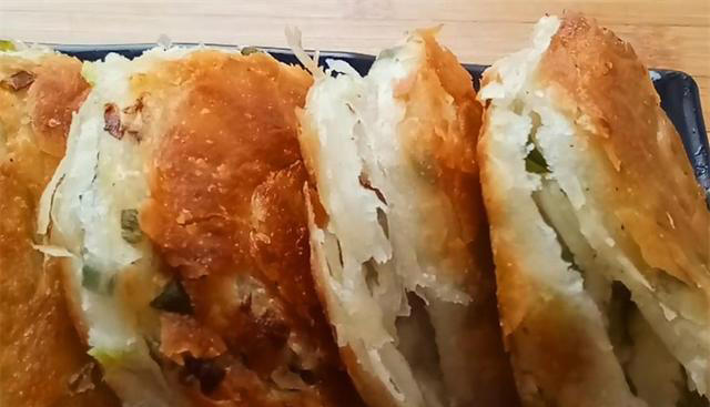香酥葱花饼，排队20分钟才能买到，自己在家做，这味道都能开店了