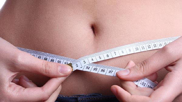 肚子上的肉该怎么减掉？坚持4件事，恢复纤细腰身