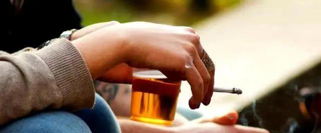 经常吸烟又喝茶的人，真的比普通人更容易得病吗？一起看看吧