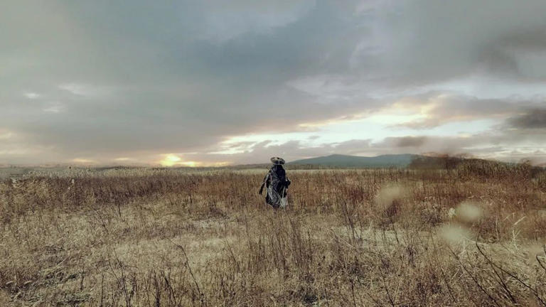 现代社会车水马龙，人们在各自的轨道上，快马加鞭，仿佛不快一点，就会被时代抛弃。  但细观生活中，那些真正厉害的人，从来都不着急。  正如《格言联璧·存养类》所言：“有才而性缓，定属大才。”&nbsp;  真正成熟的人，行事缓、说话慢、为人稳。  0