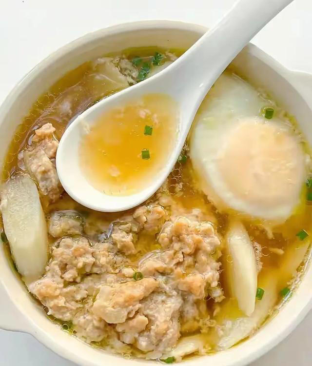 老话说：“入秋排毒，一年不堵”！建议多吃“3根2果1菜”好过秋