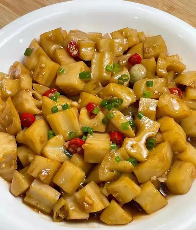 老话说：“入秋排毒，一年不堵”！建议多吃“3根2果1菜”好过秋