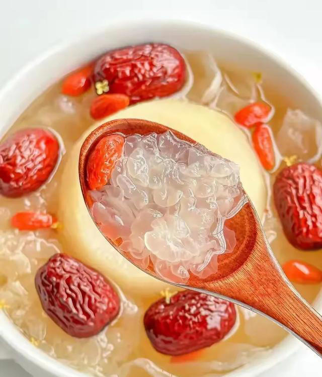 老话说：“入秋排毒，一年不堵”！建议多吃“3根2果1菜”好过秋