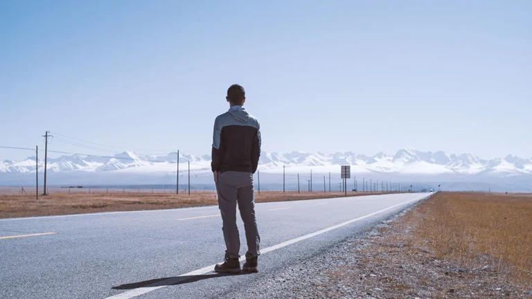 商业导师梁平，曾提出一个“养财”的概念：  他说，钱不是挣来的，是养来的，一个人钱多钱少，全看自己如何培养。  很多人累了一辈子，也赚不到什么钱，其实就是因为把赚钱的顺序弄反了：一直在不停地消耗，而没有好好养育自己。  那些真正能赚