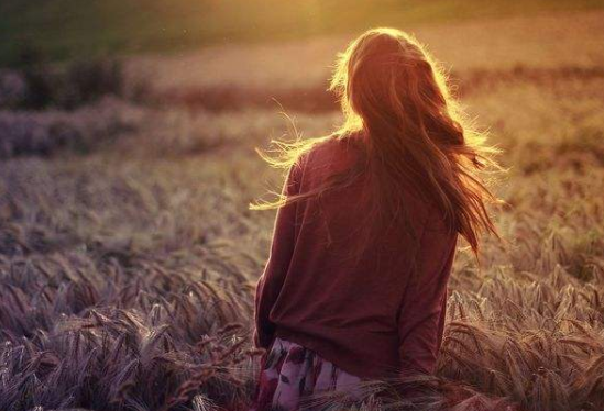 一个人的人生应该努力让自己变得更好的，活得高级是最好的生活态度。 活得高级这是对自我的一种要求，更是对人生的一种负责。 人生的使命，就是应该把自己照顾好，把自己的灵魂安顿好。 人生要懂得为自己考虑，活成自己最好的样子，让自己的人生变得丰富。