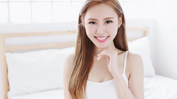  揭秘：女人深爱一个男人时的五大不主动策略 