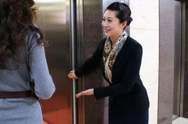 最近和我表妹聊天时，她苦恼地跟我诉说，自己总是听不懂别人的潜台词，经常尴尬到社死。 她说的潜台词是哪些呢？ 比方说，如果对方反复说“不急”，其实就是要急死了；如果对方多次说“没关系不谈钱”，那就是想要钱。人心可太难琢磨了……  其实，由于