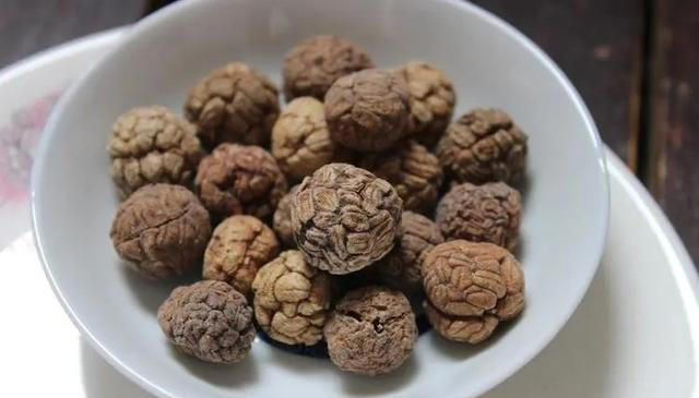 爱吃猪蹄的赶紧来学，只要4种香料，保证猪蹄软烂脱骨，肥而不腻